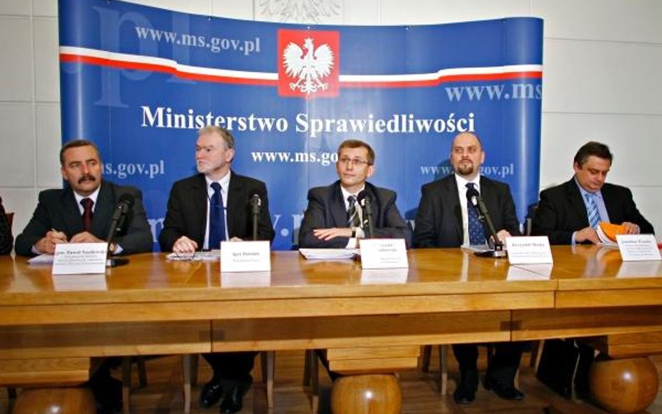 Resort tłumaczy się z prac