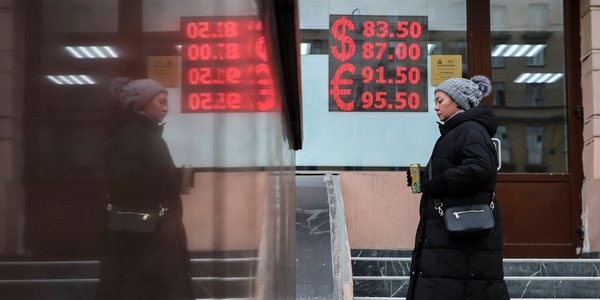 Władimir Putin ogranicza wywóz rubli. Nowy limit dla Rosjan