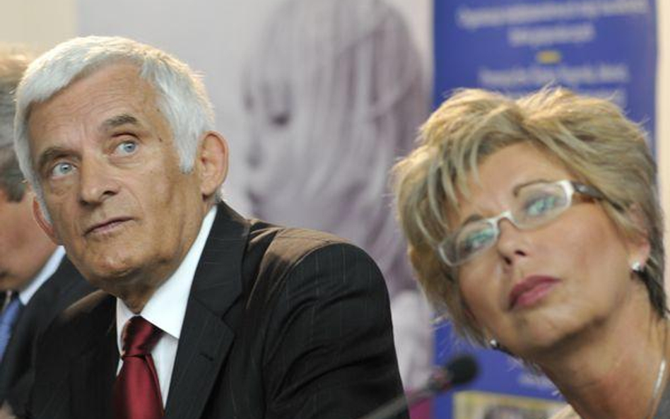 Hanna Trojanowska , pełnomocnik rządu do spraw energetyki atomowej, i Jerzy Buzek, przewodniczący Pa