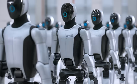 Chiny stawiają na najbardziej zaawansowane roboty humanoidalne. Na zdjęciu: humanoidy Walker S2