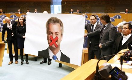 Posłowie partii Wildersa protestują przeciwko zamykaniu mu ust