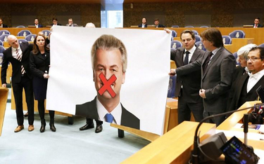 Posłowie partii Wildersa protestują przeciwko zamykaniu mu ust