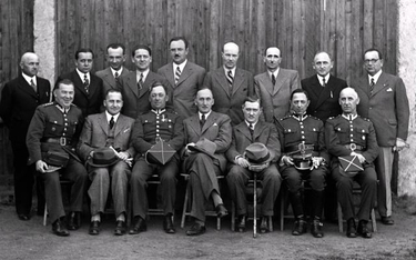 Zarząd TS Wisła w 1936 r. Drugi od prawej stoi Roman Wilczyński, którego wspomnienia rzuciły całkowi