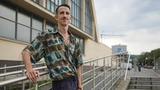 Grzegorz Piątek w modernistycznej Gdyni