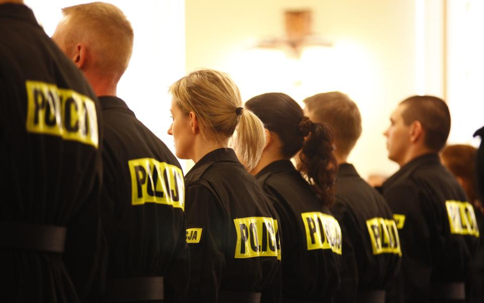 Czy na przeniesienie policjanta na niższe stanowisko potrzebna jest zgoda