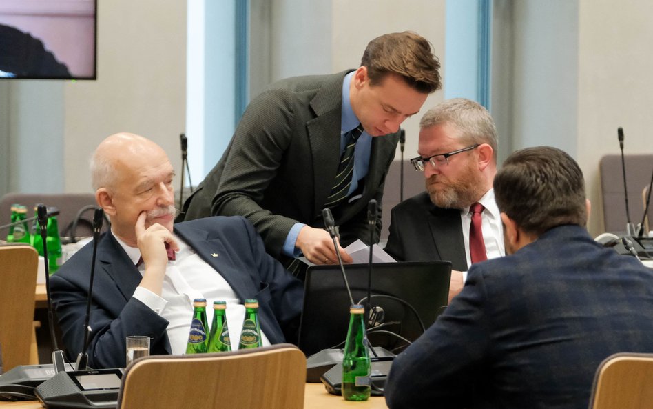 Posłowie Konfederacji Janusz Korwin-Mikke, Krzysztof Bosak i Grzegorz Braun