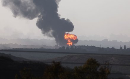 Słup ognia i dymu nad Strefą Gazy