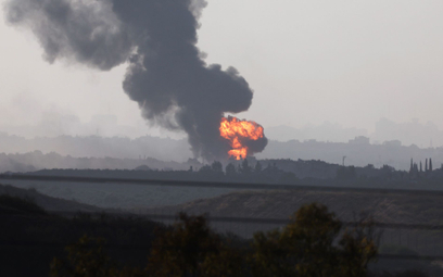 Słup ognia i dymu nad Strefą Gazy