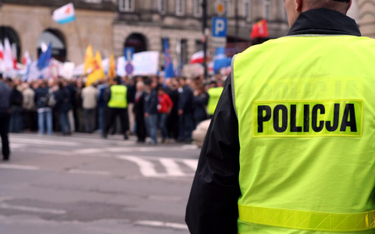 Pokojowe zgromadzenia – prawa osoby zatrzymanej i uprawnienia funkcjonariuszy policji
