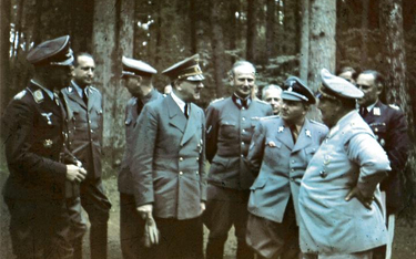 Adolf Hitler, Hermann Göring i inni niemieccy dowódcy w okolicy Wilczego Szańca