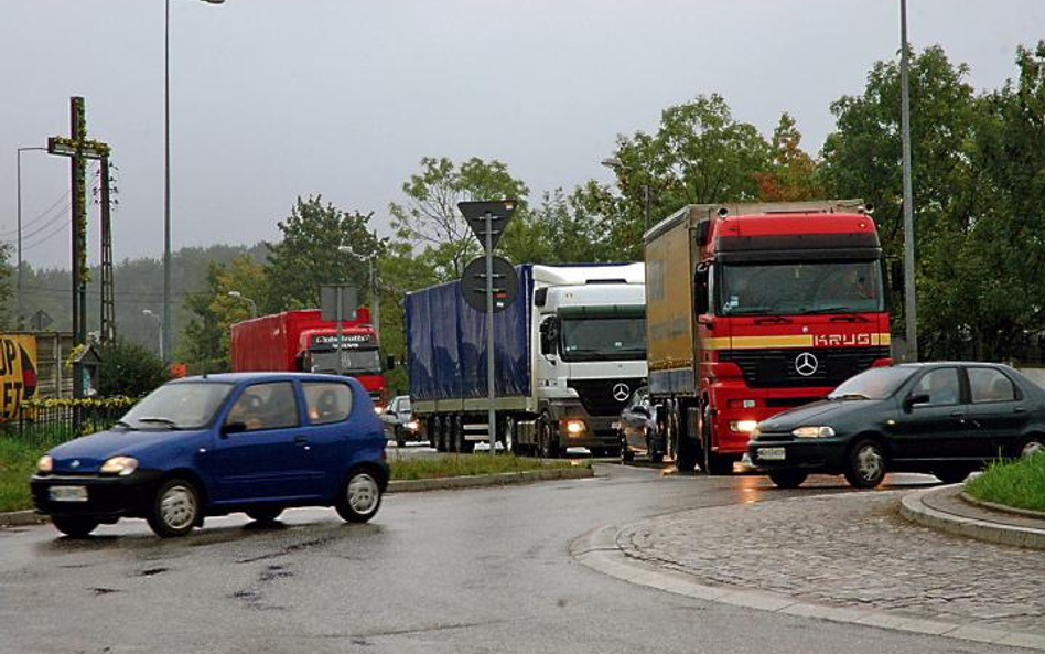 Nie tylko przewoźnicy drogowi, ale i spedytorzy przeciwni są wprowadzaniu wysokich opłat za korzysta