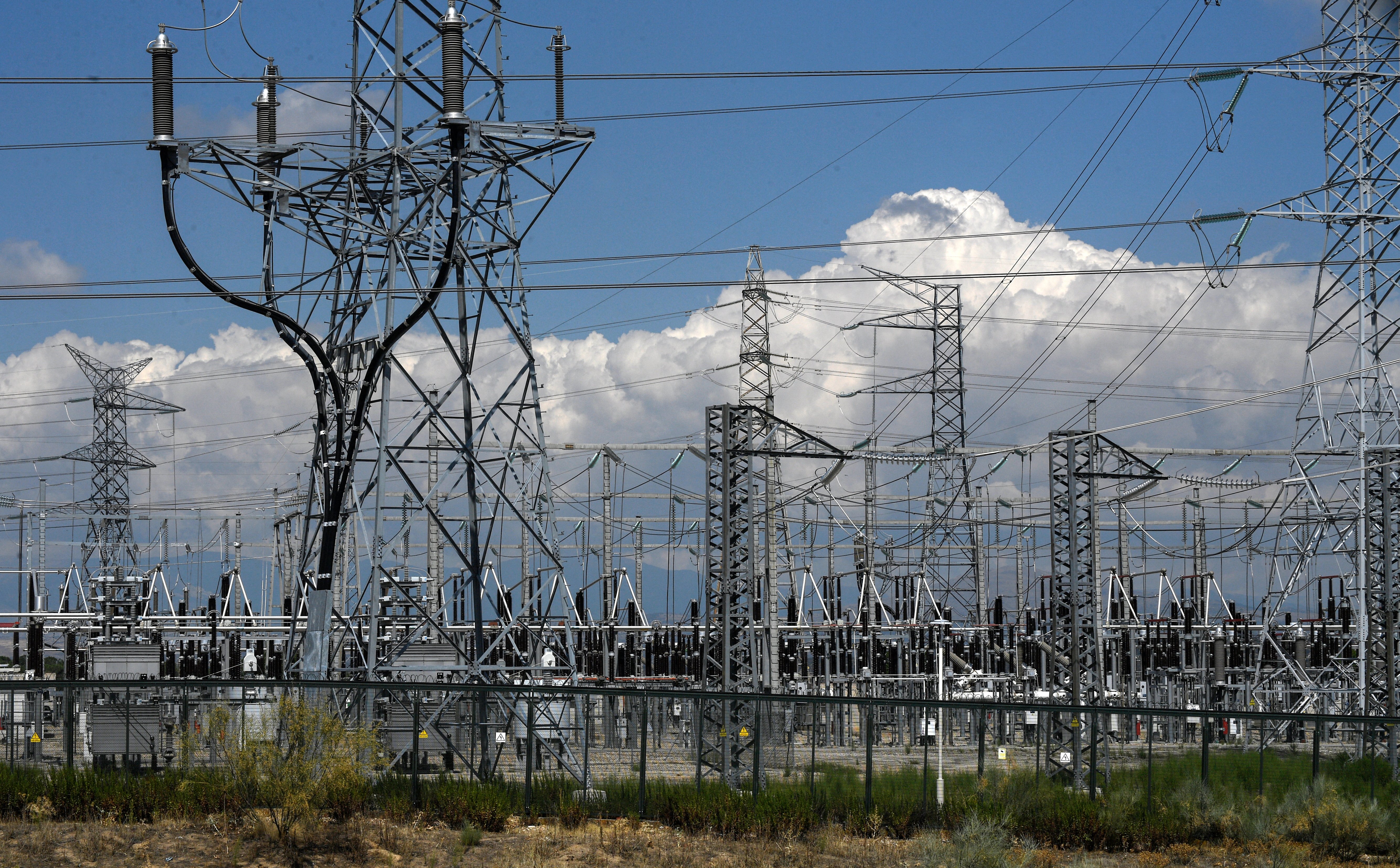 Blackout w Hiszpanii: operator sieci wini elektrownie, a rząd operatora