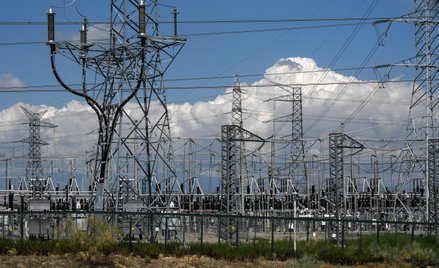 Podstacja energetyczna firmy dystrybucyjnej Red Electrica de Espana w San Sebastian de los Reyes, ni