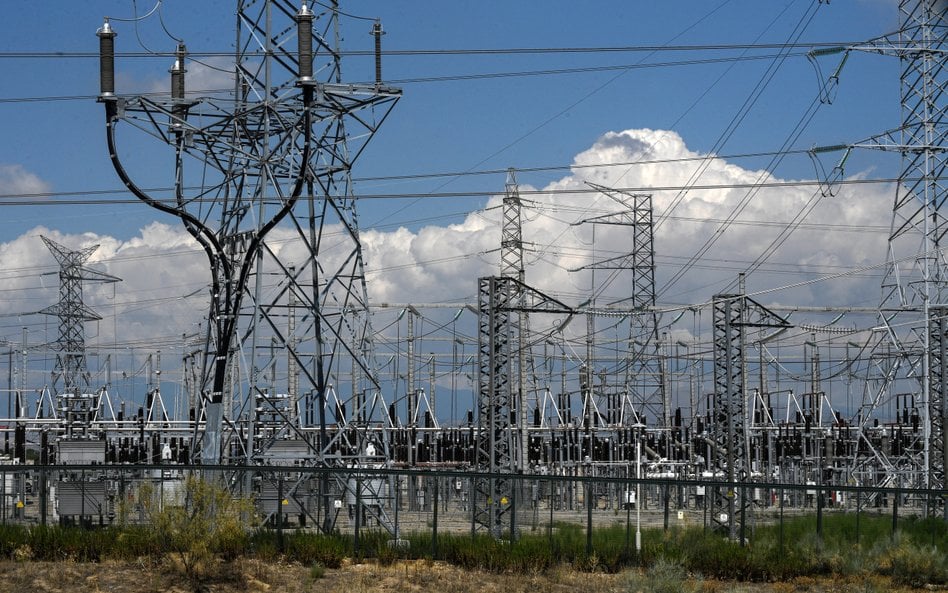 Podstacja energetyczna firmy dystrybucyjnej Red Electrica de Espana w San Sebastian de los Reyes, ni