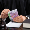 Nakaz doprowadzenia do aresztu śledczego byłego sędziego skazanego za korupcję