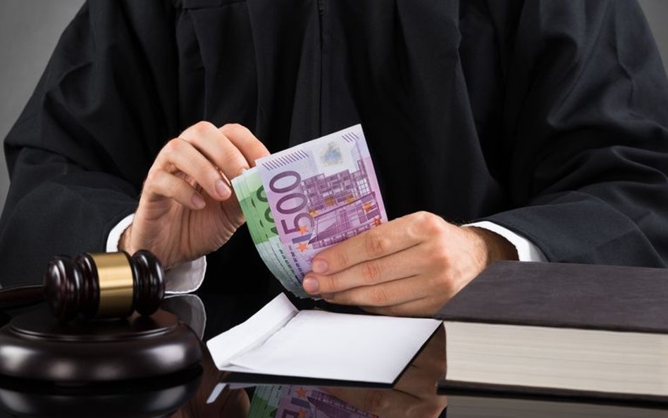 Nakaz doprowadzenia do aresztu śledczego byłego sędziego skazanego za korupcję