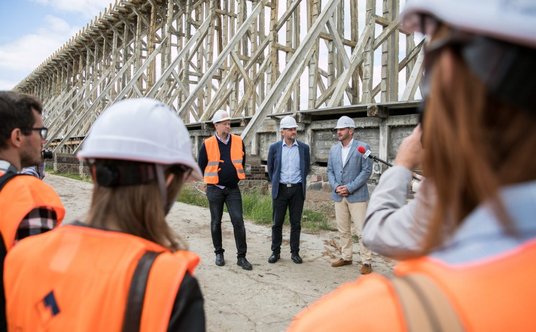 "Miejsce rewitalizacji tężni wizytował marszałek województwa kujawsko-pomorskiego Piotr Całbecki w t