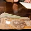 Lepiej dać pieniądze niż bon do marketu