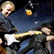 Koncert Genesis w Chorzowie, na zdjęciu gitarzysta Mike Rutherford i Phil Collins, 2007 r.