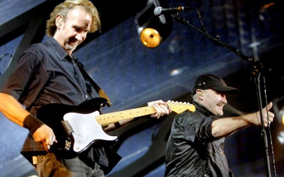 Koncert Genesis w Chorzowie, na zdjęciu gitarzysta Mike Rutherford i Phil Collins, 2007 r.