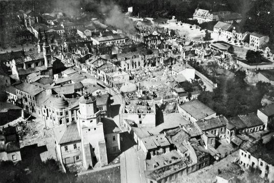1 września 1939 r. o godz. 4.40 Luftwaffe rozpoczęło bombardowanie Wielunia. Miasto zostało zniszczo