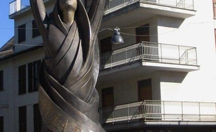 Niezadowoleni z euro Włosi postawili pomnik lirowi, swojej dawnej walucie