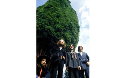 The Beatles podczas oryginalnej sesji fotograficznej. W studiu relacje między nimi bywały różnie