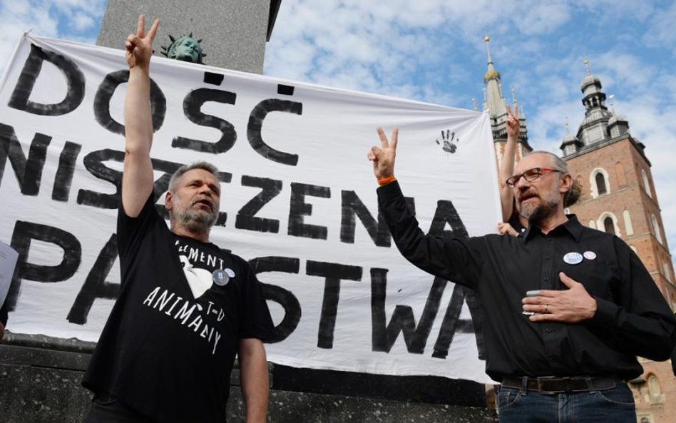 KOD zapowiada akcje „Stop dewstacji Polski”. Na zdjęciu lipcowy protest przeciw ustawie o TK.