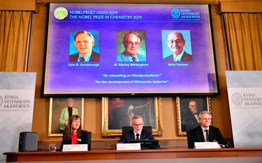 Sekretarz generalny oraz członkowie Królewskiej Akademii Nauk Szwecji ogłaszają laureatów Nagrody No