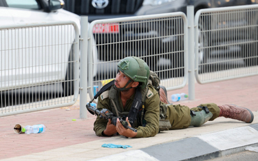 Izraelski żołnierz w pobliżu Sederot
