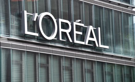 Dlaczego ten  zrządzający uwziął się  na kosmetycznego giganta L’Oreala
