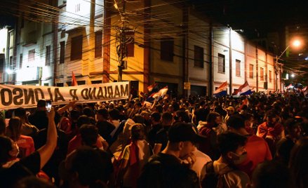 Koronawirus. "Wszyscy precz". Czy epidemia obali prezydenta Paragwaju?