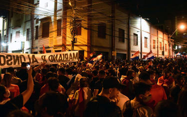 Koronawirus. "Wszyscy precz". Czy epidemia obali prezydenta Paragwaju?