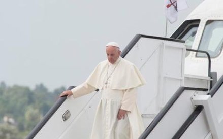 Samolot z Rzymu wylądował w Krakowie tuż przed 16