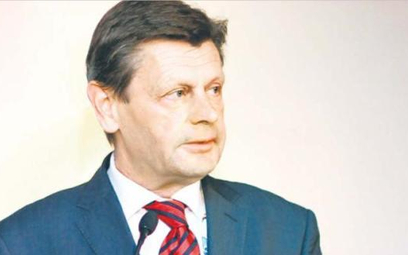 Krzysztof Kapis jest prezesem Polskiej Agencji Żeglugi Powietrznej od 30 lipca 2013 r. Absolwent Wyd