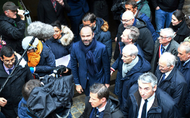 "Żółte kamizelki" demolują Paryż. Premier Francji: przemoc jest nieakceptowalna