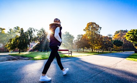 Jedną z zalet spacerów jest brak potrzeby zaopatrywania się w jakikolwiek specjalistyczny sprzęt.