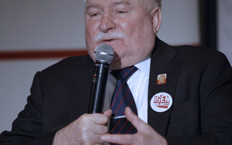 Lech Wałęsa: Przysięgam, że nikt mnie do stoczni motorówką nie dowoził