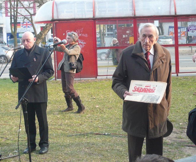 Pierwszy redaktor naczelny "Tygodnika Solidarność" Tadeusz Mazowiecki i Jarosław J. Szczepański, czł