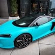 McLaren uległ uszkodzeniu w wyniku wjechania w głęboką dziurę na polskiej drodze / zdjęcie ilustracy