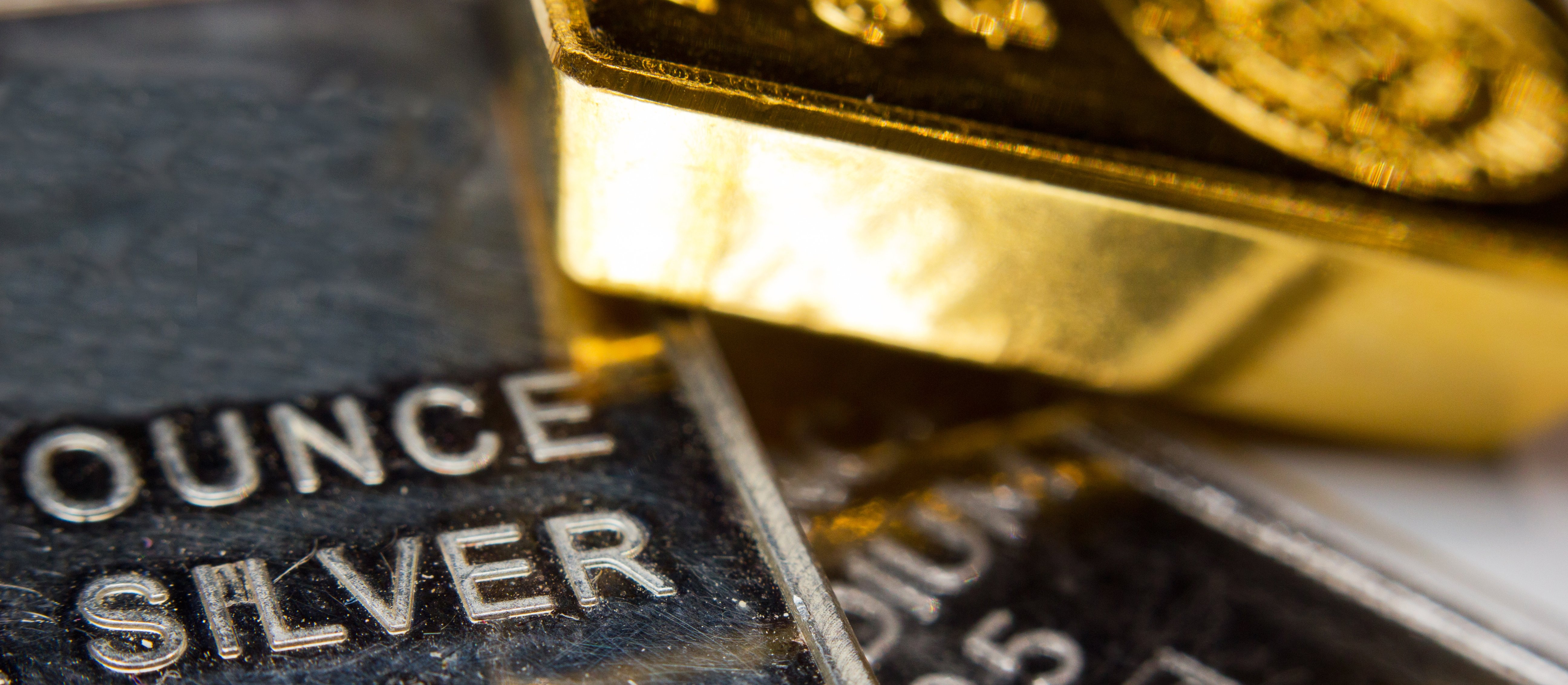 Złoto i srebro mocno tracą