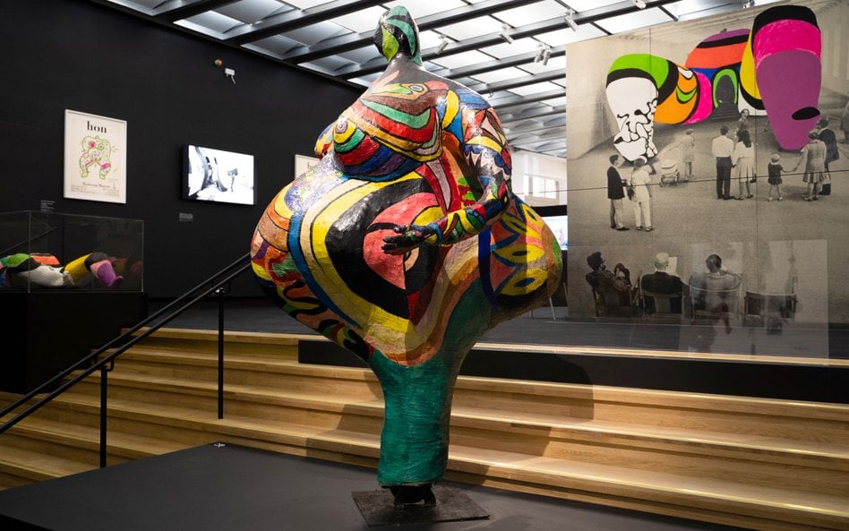 Wystawa „Niki de Saint Phalle, Jean Tinguely i Pontus Hultén” w Grand Palais w Paryżu przyciąga ener
