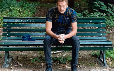 Aleksiej Nawalny podczas swego pierwszego spaceru w berlińskim parku 23 września