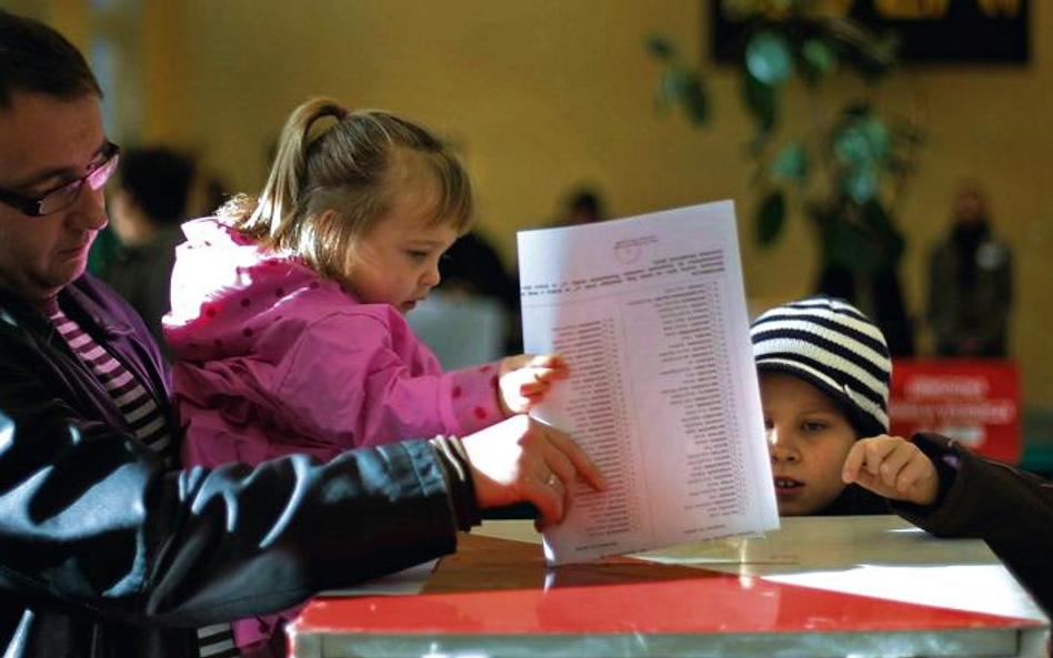 Według prokuratora generalnego wybory parlamentarne – aby były zgodne z konstytucją – powinny odbywa