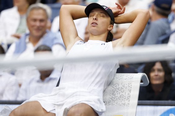 Iga Świątek podczas pojedynku z Amandą Anisimovą