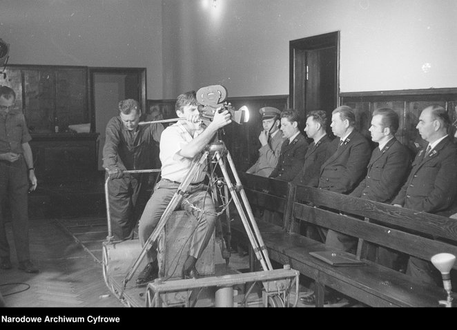 Ukazywanie przestępstw za komuny musiało czemuś służyć. Najczęściej pełniło rolę przestrogi - wówcza