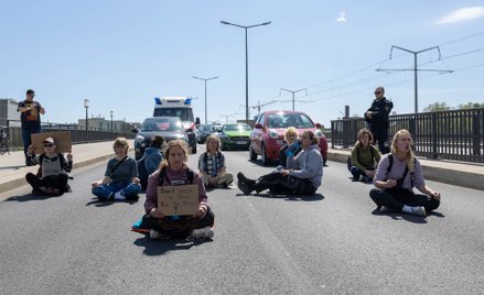 Protest grupy Letzte Generation w Dreźnie w 2024 roku.