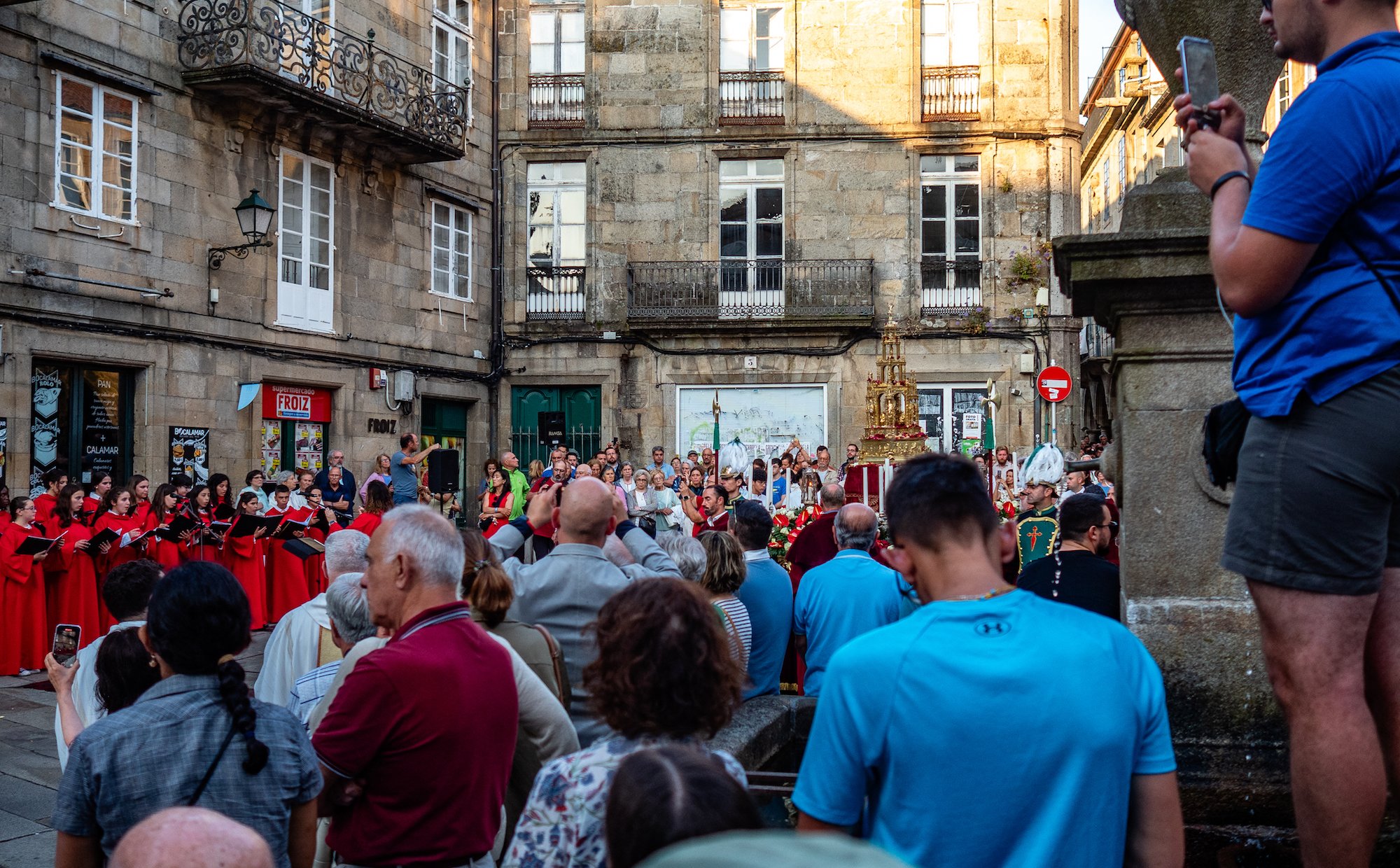Europejska stolica pielgrzymek pęka w szwach. Zalew pielgrzymów – i turystów