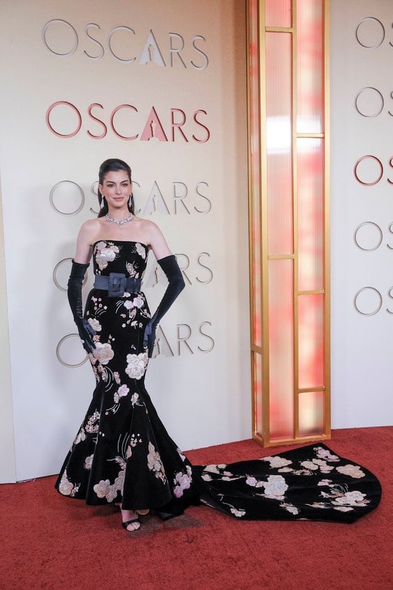 Oscary 2026. Gwiazdy na czerwonym dywanie. Anne Hathaway