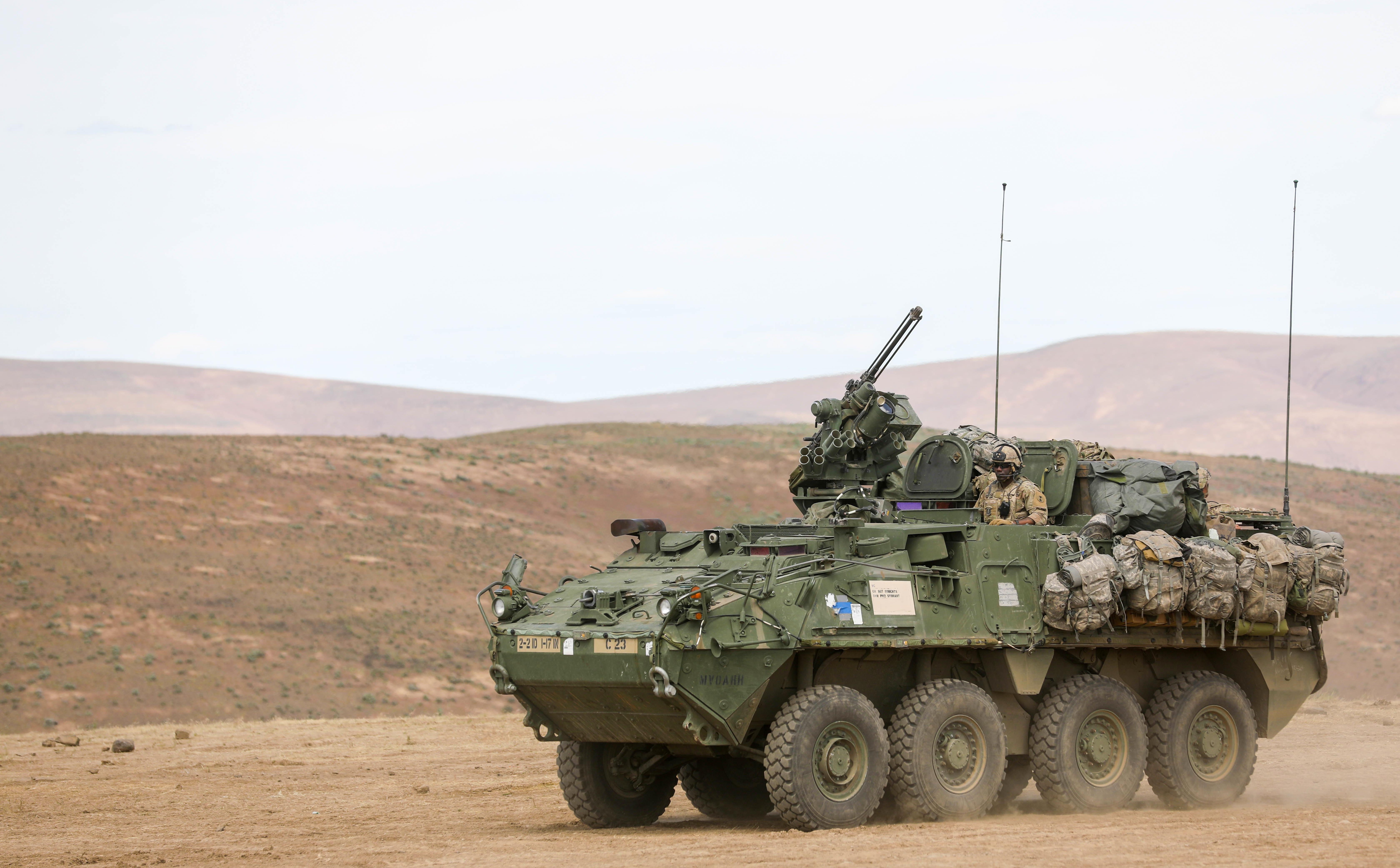 Używane, tanio oddam. O co chodzi z amerykańskimi transporterami Stryker?